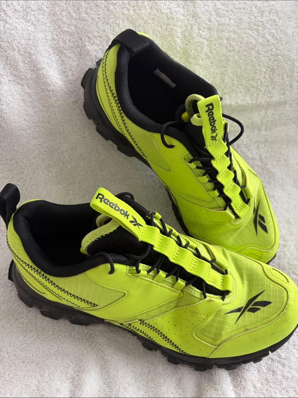 Mens Reebok DMXpert Shoes in a neon yellow and black.